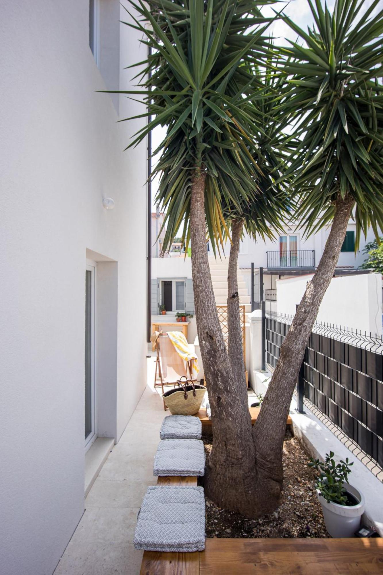 Studio Apartments Yucca, 2-Min To The Beach And 5 To Trogir Ngoại thất bức ảnh