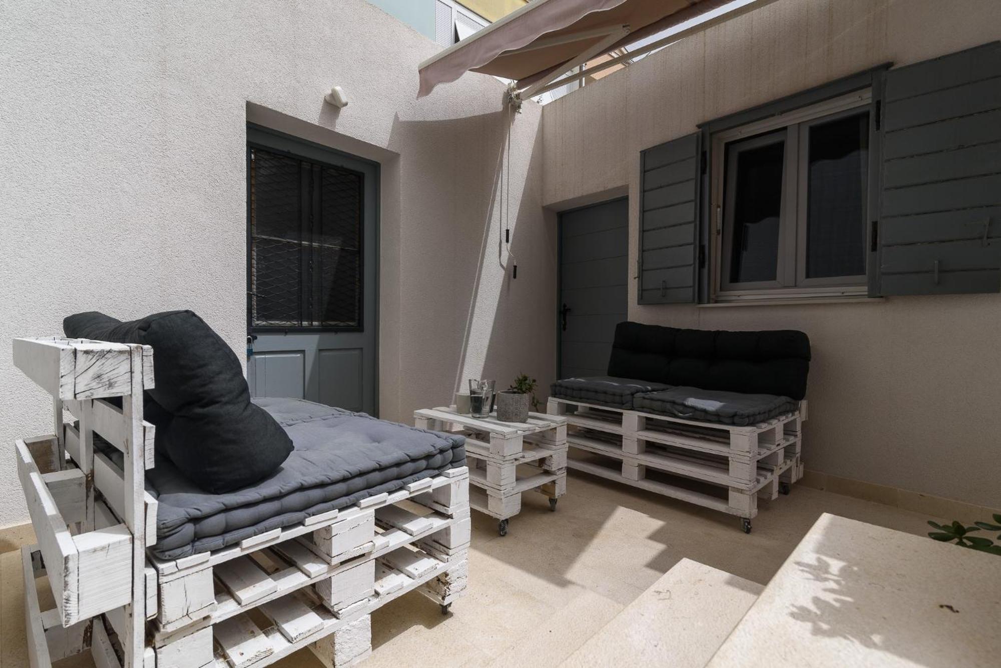 Studio Apartments Yucca, 2-Min To The Beach And 5 To Trogir Ngoại thất bức ảnh