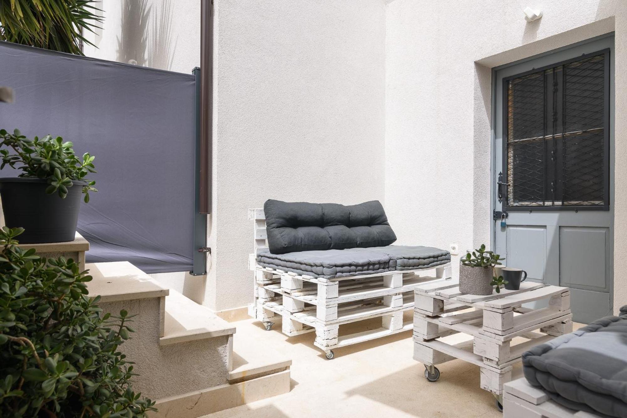 Studio Apartments Yucca, 2-Min To The Beach And 5 To Trogir Ngoại thất bức ảnh